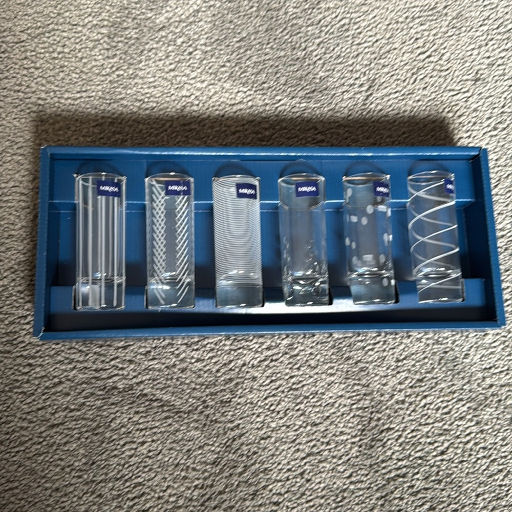 Mikasa Cheers 2oz Shot Glass Set. Set of 6 Unique Glasses! - Picture 2 of 3